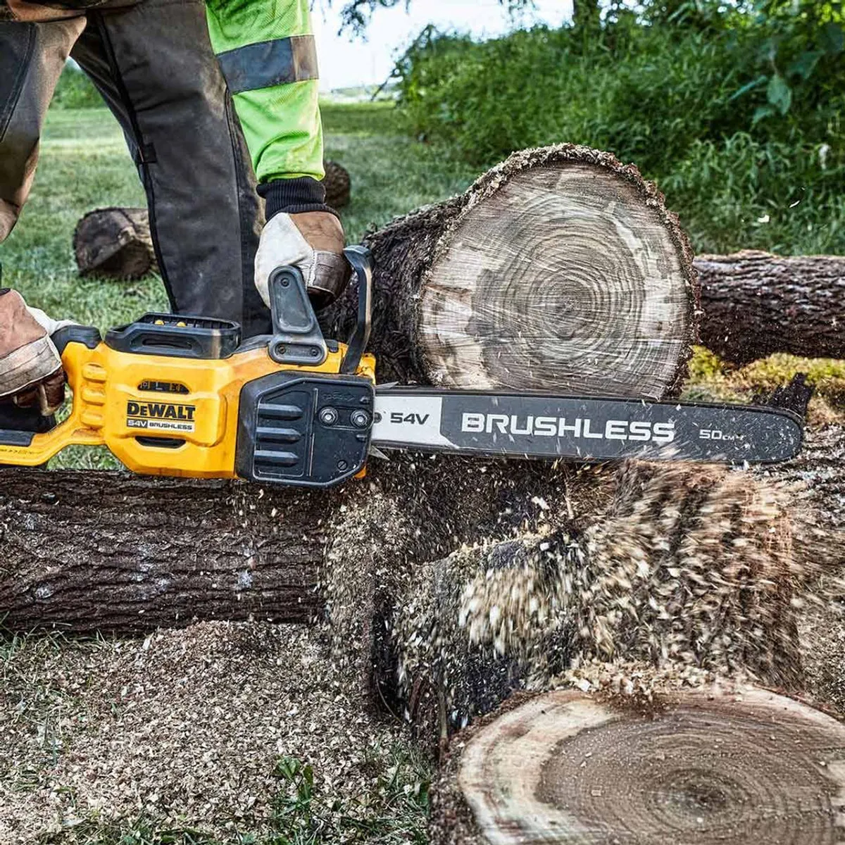 DeWalt DCMCS575N-XJ 54V XR Flexvolt Brushless 50cm Chainsaw with 1 x 9.0Ah Battery & Charger