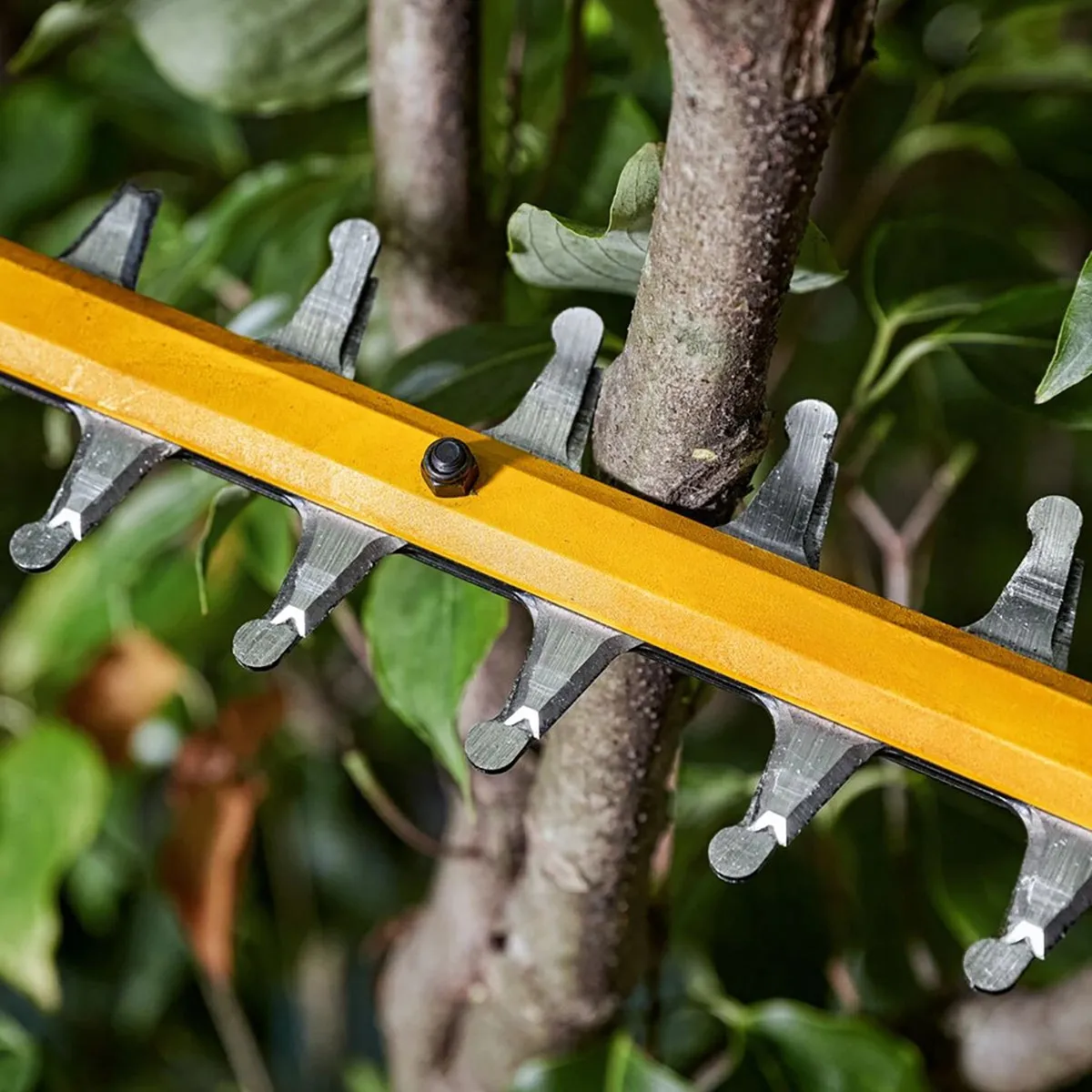 Dewalt DCMHT573N-XJ 54V XR FlexVolt Brushless 65cm Hedge Trimmer Body Only