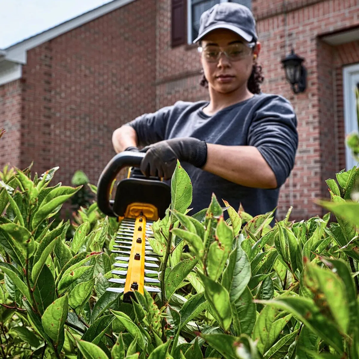 Dewalt DCMHT573N-XJ 54V XR FlexVolt Brushless 65cm Hedge Trimmer Body Only
