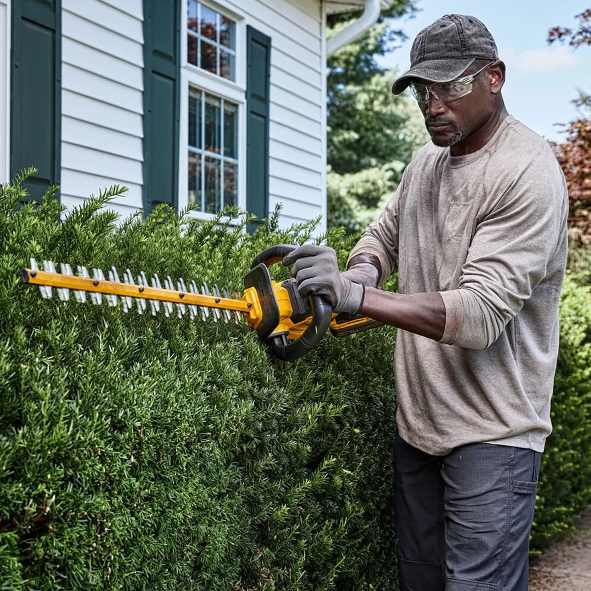 Dewalt DCMHT573N-XJ 54V XR FlexVolt Brushless 65cm Hedge Trimmer Body Only