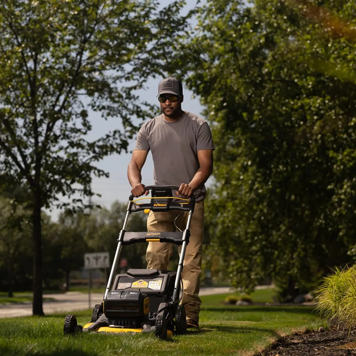 Dewalt DCMWP134N-XJ 36V Brushless 53cm Lawn Mower with 2 x 5.0Ah Battery & Charger