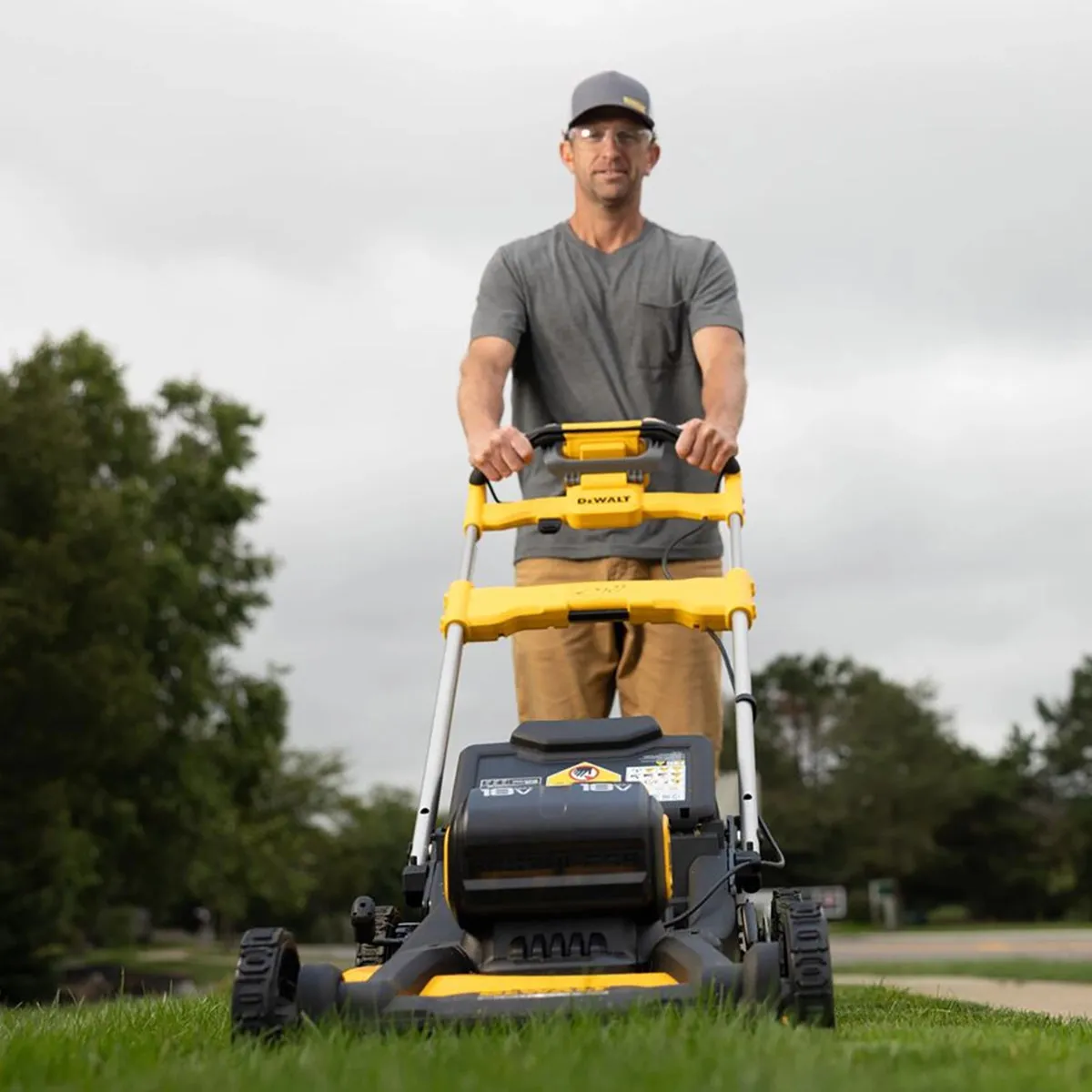 Dewalt DCMWSP156N-XJ 36V Brushless 53cm Self-Propelled Lawn Mower with 2 x 5.0Ah Battery & Charger