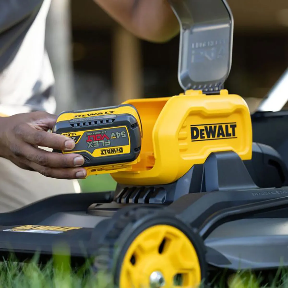 Dewalt DCMWSP550N-XJ 54V XR Flexvolt Brushless 53cm Self-Propelled Lawn Mower with 2 x 6.0Ah Battery & Charger
