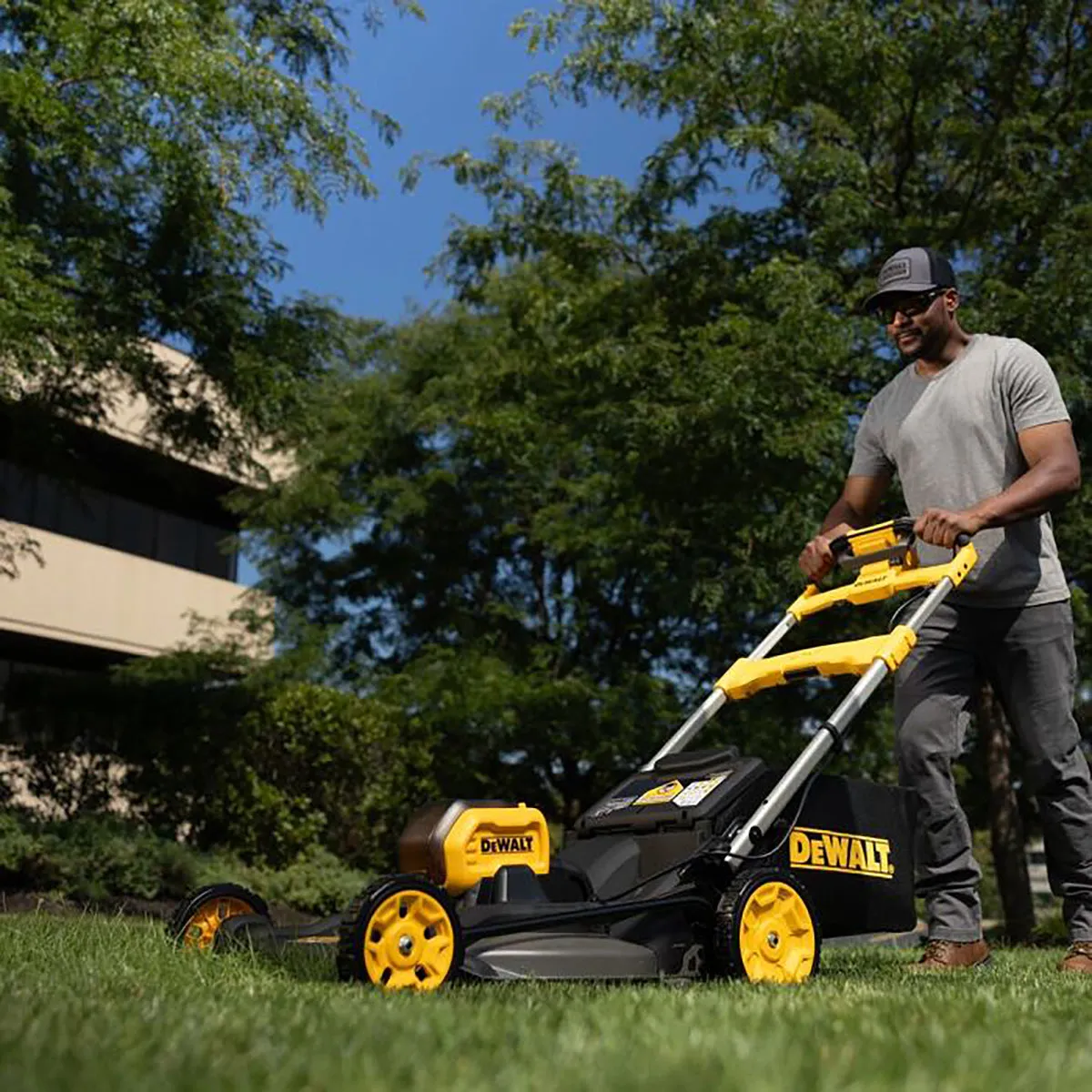 Dewalt DCMWSP550N-XJ 54V XR Flexvolt Brushless 53cm Self-Propelled Lawn Mower with 2 x 6.0Ah Battery & Charger