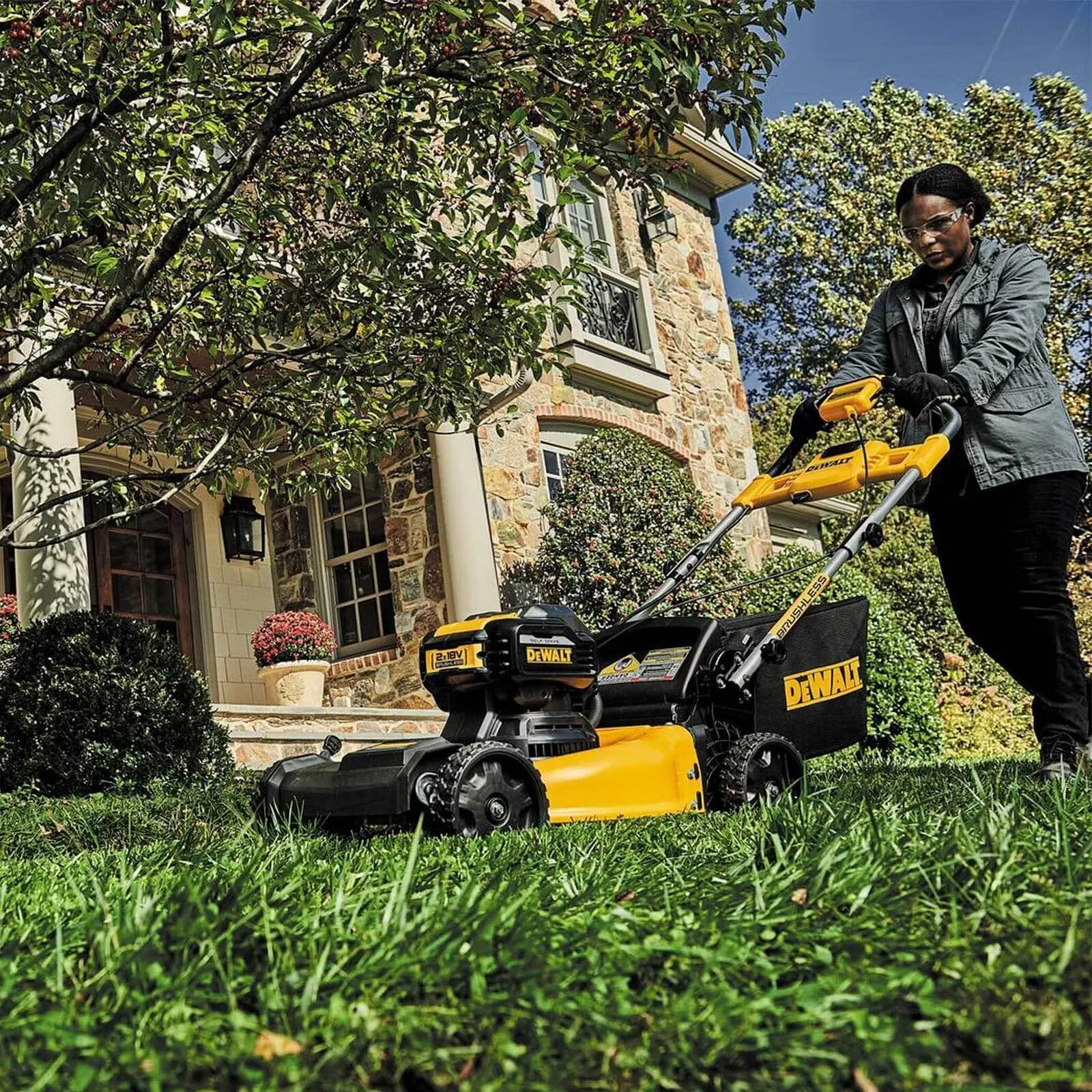 DeWalt DCMWSP564N-XJ 36V XR Brushless Powerful Cordless 53cm Self-Propelled Lawnmower Body Only