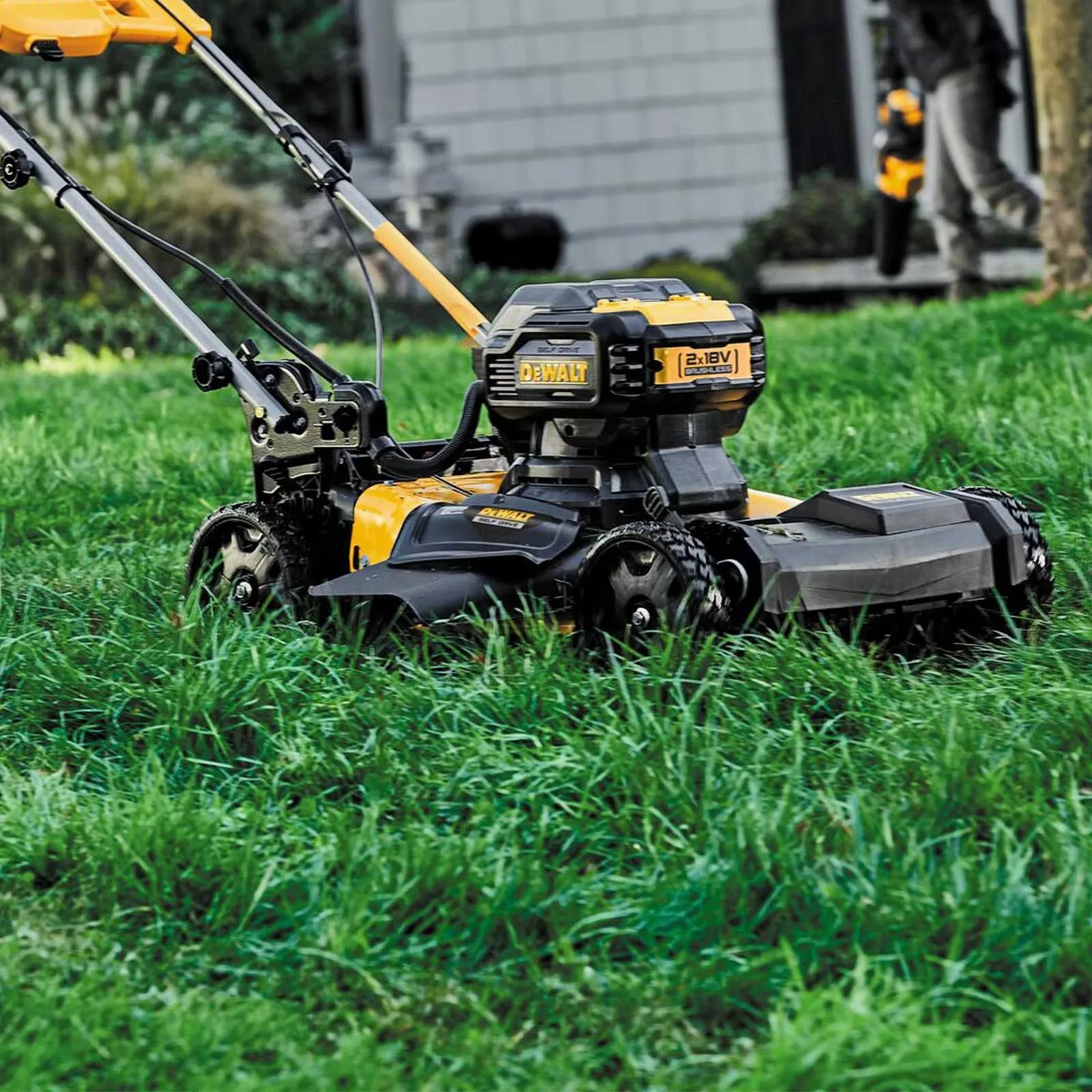 DeWalt DCMWSP564N-XJ 36V XR Brushless Powerful Cordless 53cm Self-Propelled Lawnmower Body Only