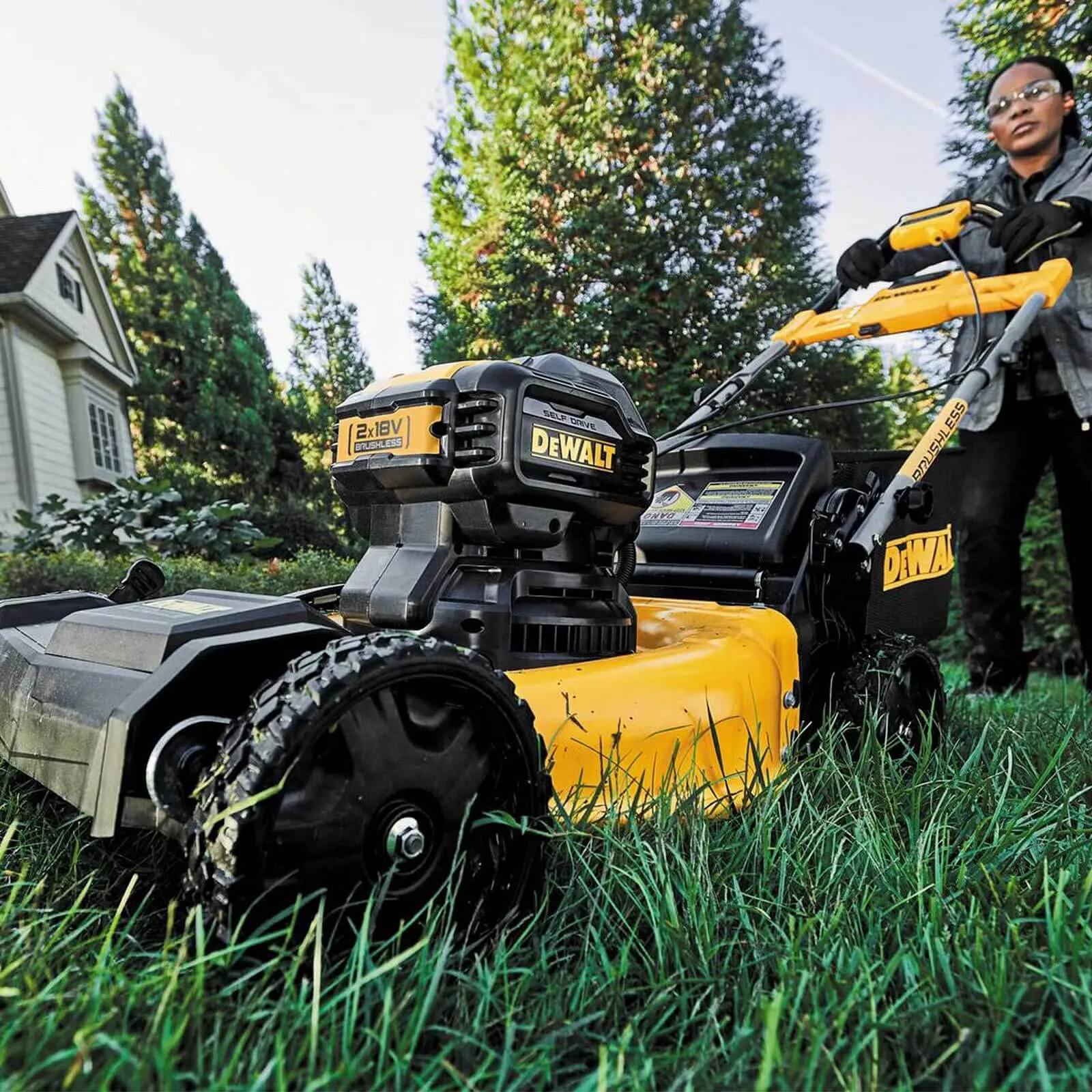 DeWalt DCMWSP564N-XJ 36V XR Brushless Powerful Cordless 53cm Self-Propelled Lawnmower Body Only