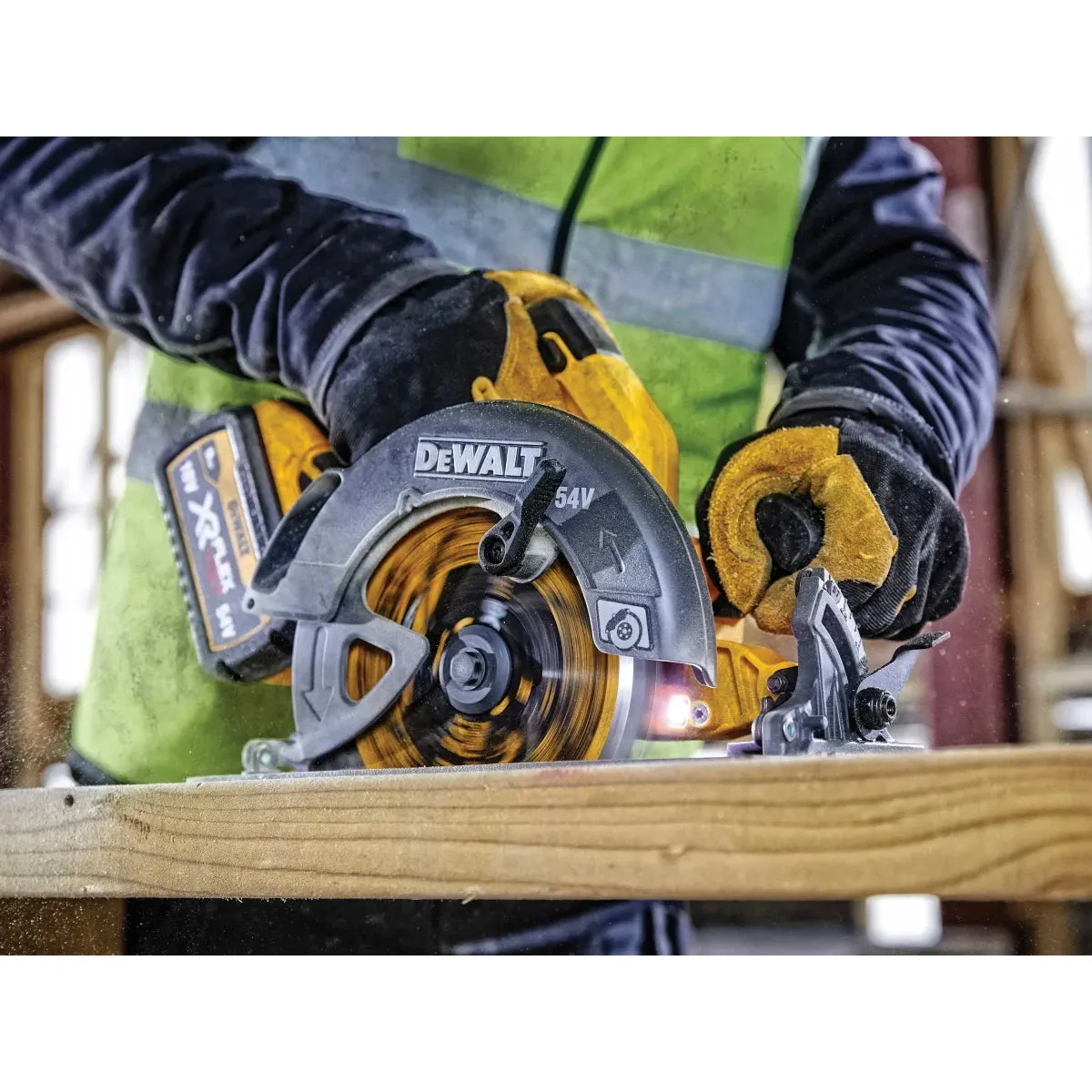 Dewalt DCS578X2 54V Flexvolt Brushless 190mm Circular Saw with 2 x 9.0/3.0Ah Batteries Charger & Case