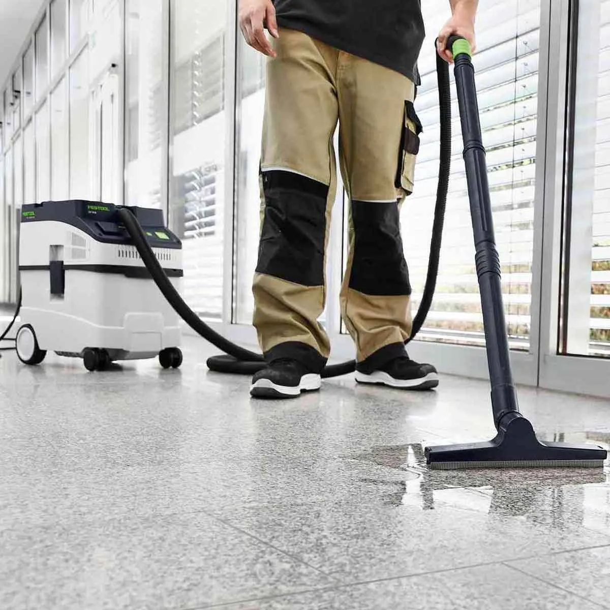 Festool CT 25 E 230V GB Mobile Dust Extractor - 577532 With Compact Cleaning Set 577257