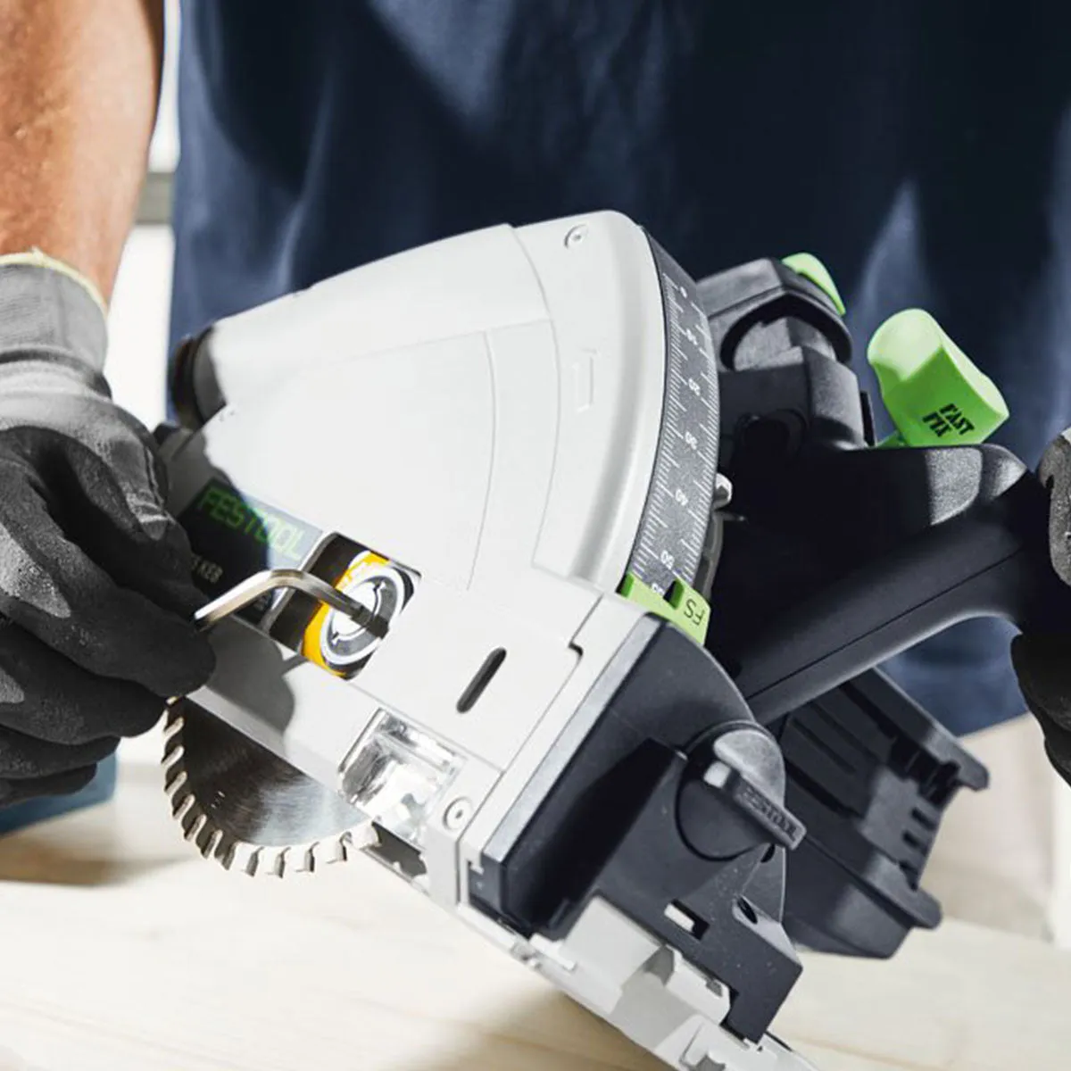 Festool TSC 55 KEB-Basic-5.0 GB 18V BL Plunge-Cut Saw - 577589 With 2 x 5.0Ah Batteries. Charger & 1 x Guide Rail Kit