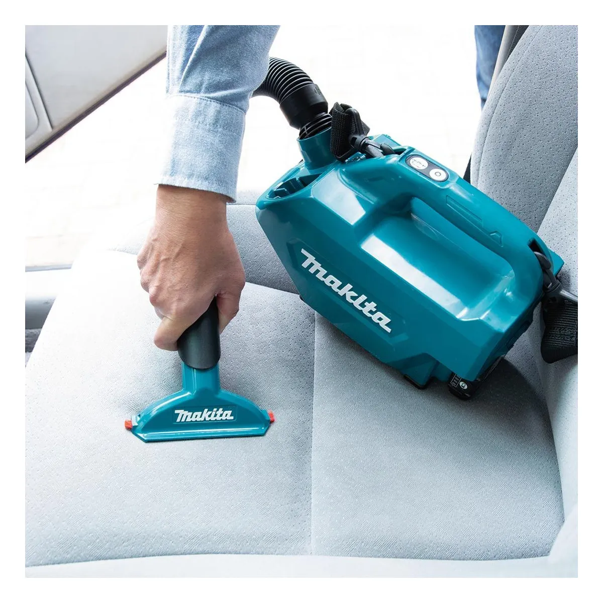 Makita CL121DWA 12V max CXT Vacuum Cleaner With 1 x 2.0Ah Battery. Charger In Bag For Convenient Cleaning
