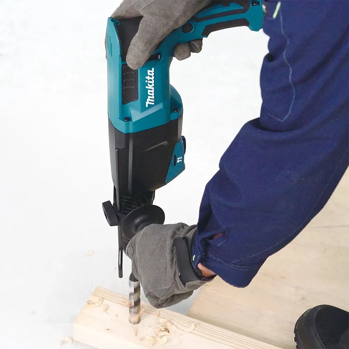 Makita HR2670/2 26mm SDS  Rotary Hammer Drill 240V / 800W