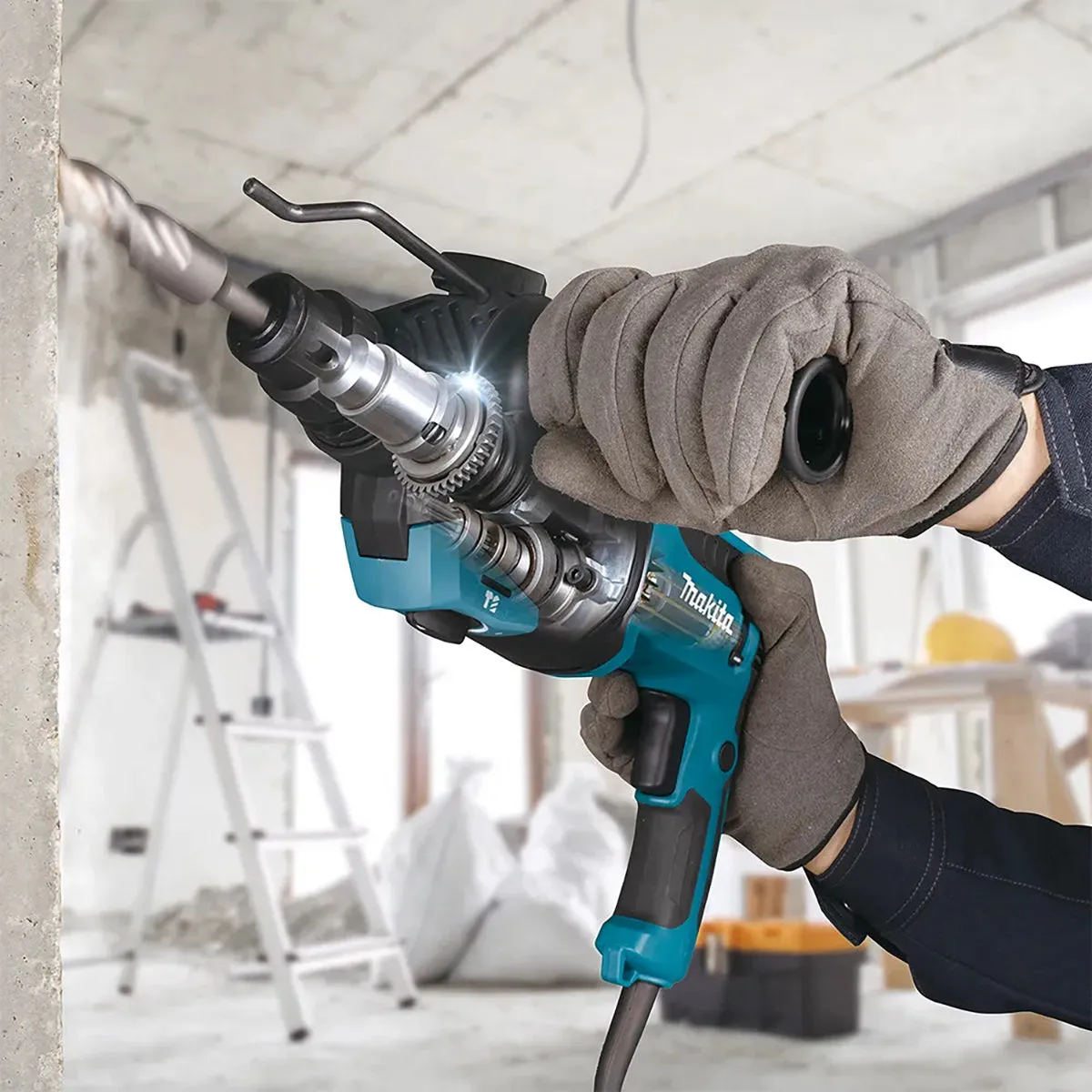 Makita HR2670/2 26mm SDS  Rotary Hammer Drill 240V / 800W