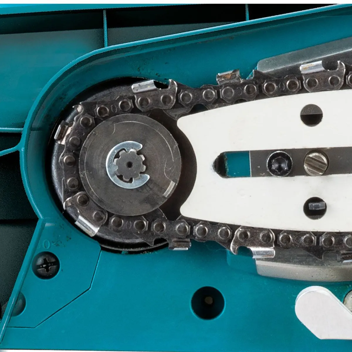 Makita UC002GZ 40V Max XGT 250mm/10 Brushless Top Handle Chainsaw Body Only