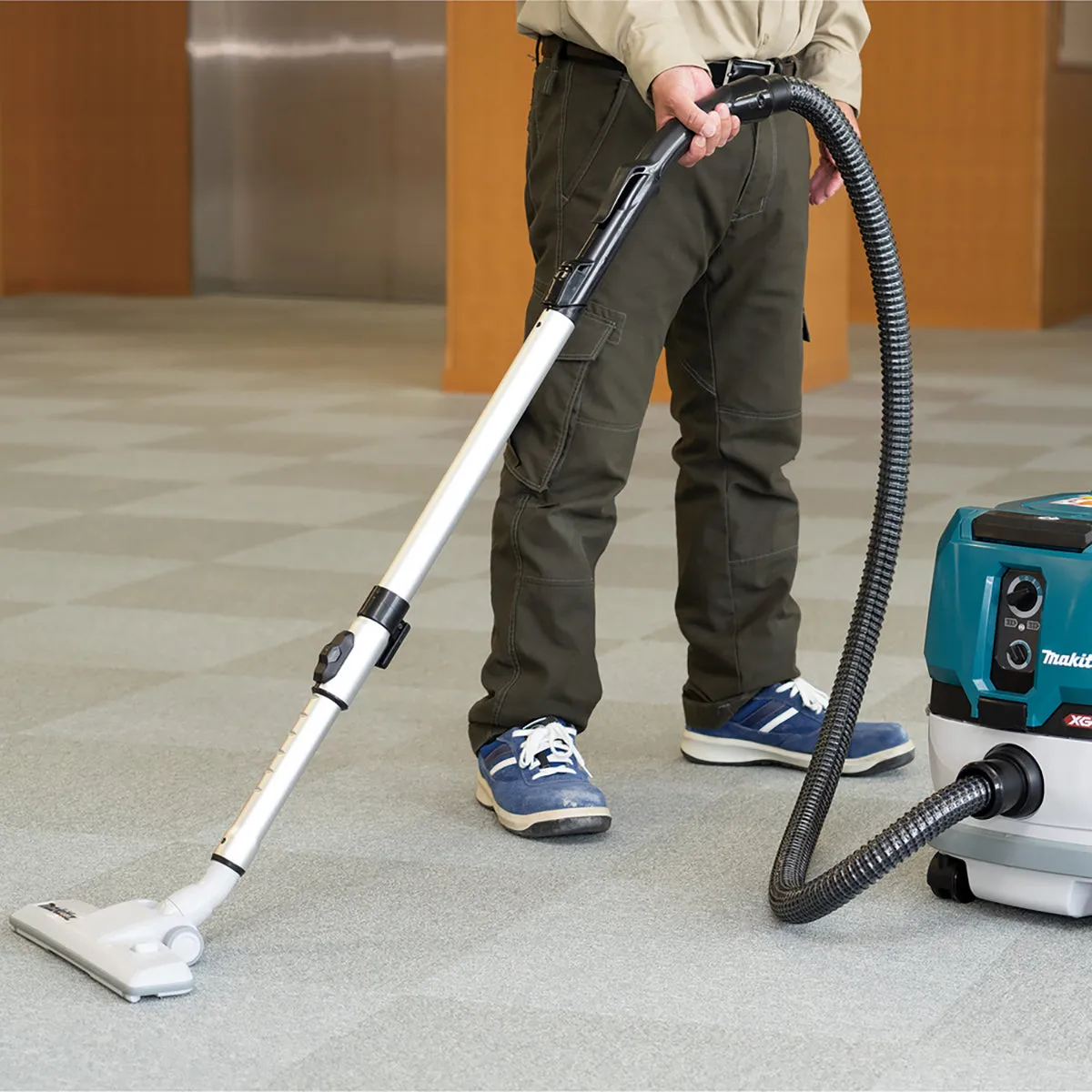 Makita VC001GLZ 40Vmax XGT L-Class Brushless Dust Extractor Body Only Item Condition Box Opened Never Used
