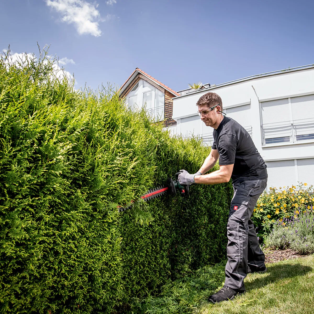 Metabo HS 18 LTX 55 18V 55cm Hedge Trimmer with 1 x 4.0Ah Battery & Charger