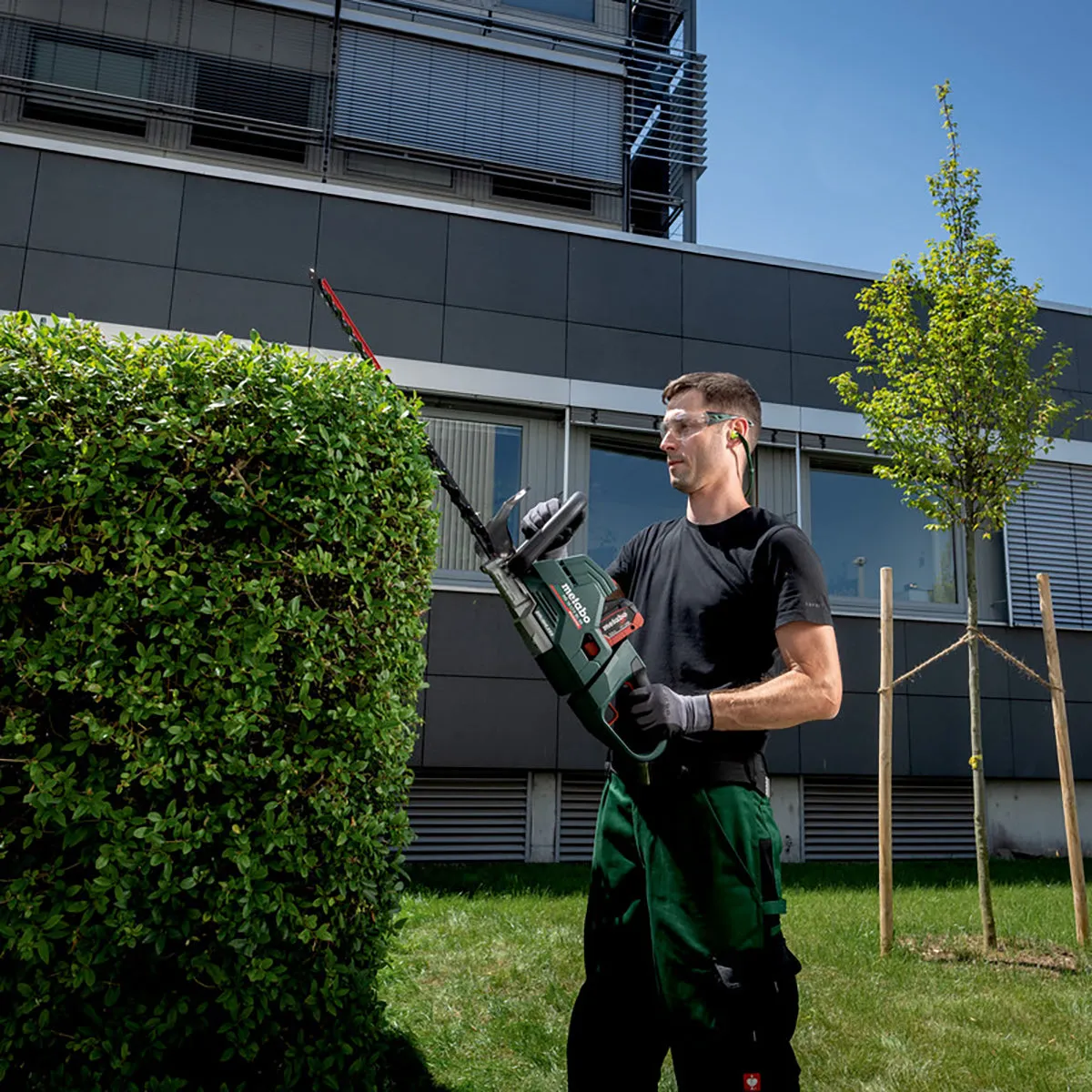 Metabo HS 18 LTX BL 55 18V Brushless 55cm Hedge Trimmer with 1 x 5.2Ah Battery & Charger