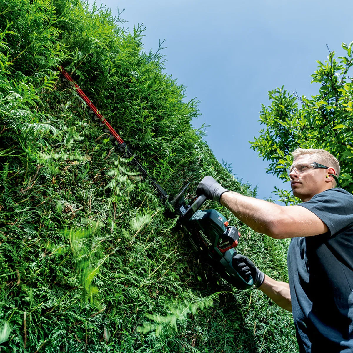 Metabo HS 18 LTX BL 75 18V Brushless 75cm Hedge Trimmer with 1 x 4.0Ah Battery & Charger