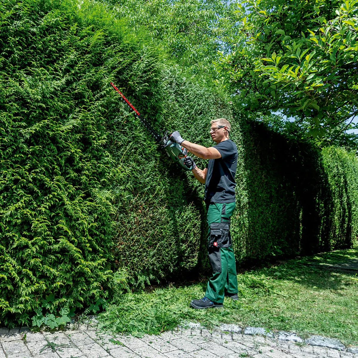 Metabo HS 18 LTX BL 75 18V Brushless 75cm Hedge Trimmer with 1 x 4.0Ah Battery & Charger