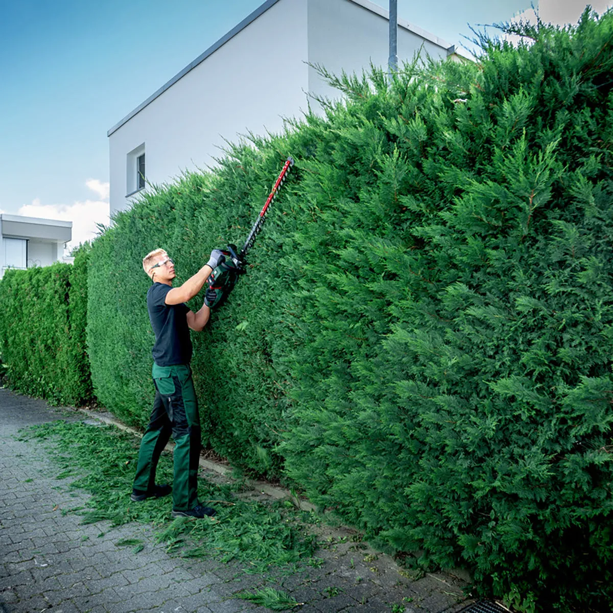 Metabo HS 18 LTX BL 75 18V Brushless 75cm Hedge Trimmer with 1 x 4.0Ah Battery & Charger