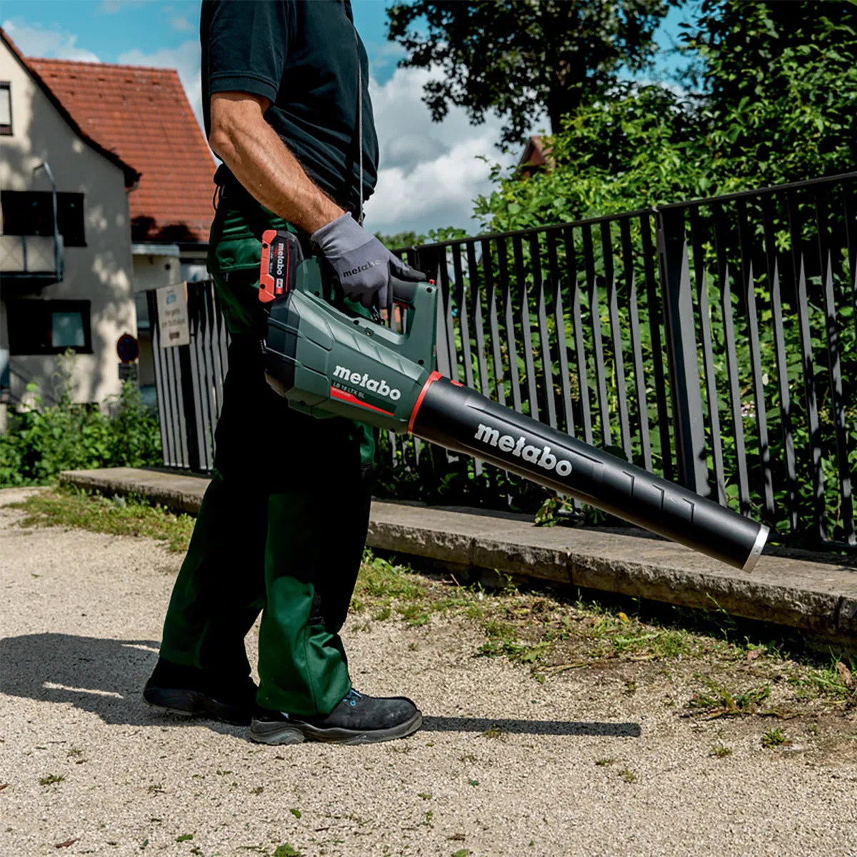 Metabo LB 18 LTX BL 18V Brushless Leaf Blower with 2 x 4.0Ah Battery Charger & Tool Bag