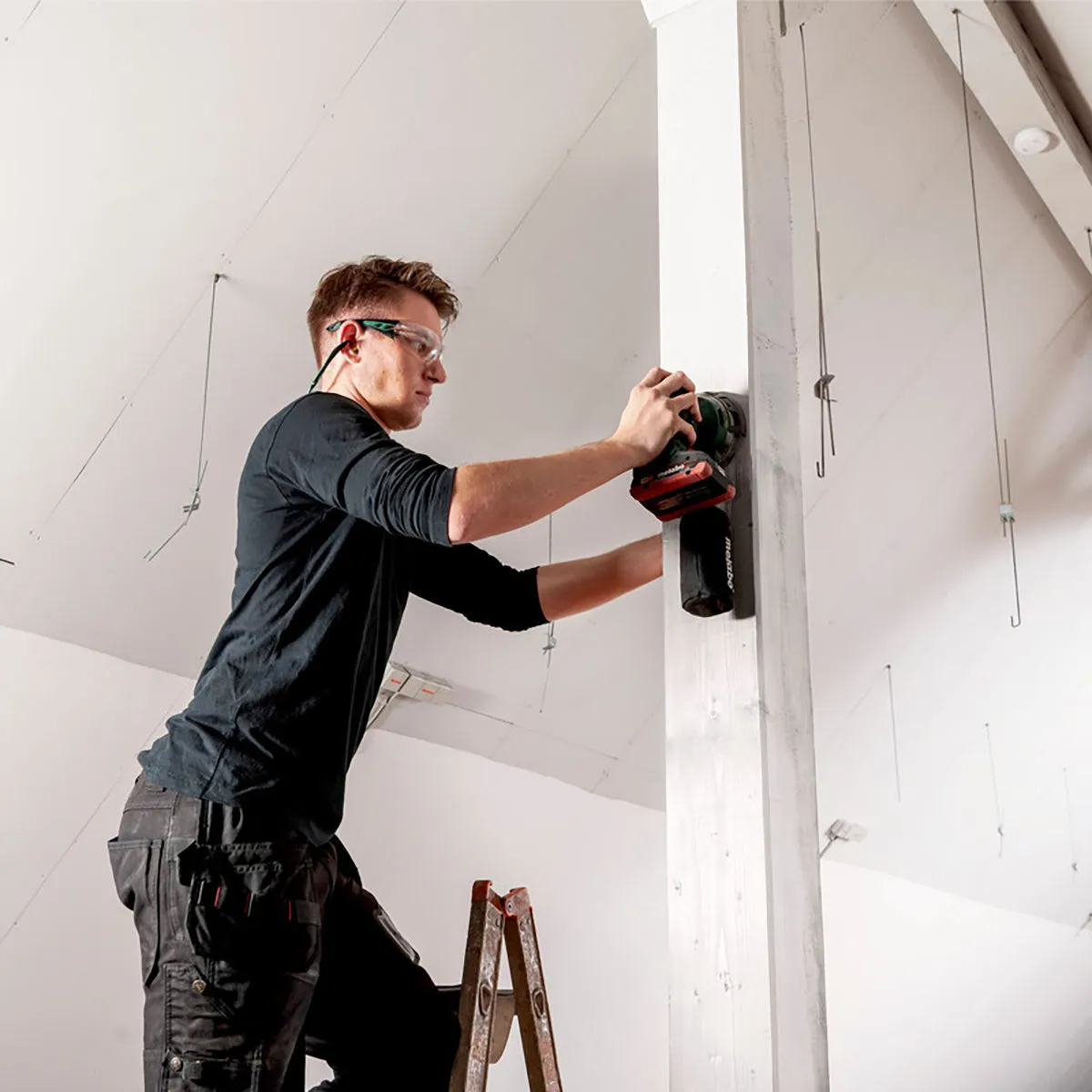 Metabo SXA 18 LTX 125 BL 18V Brushless 125mm Random Orbital Sander Body Only & Metabox 600146840