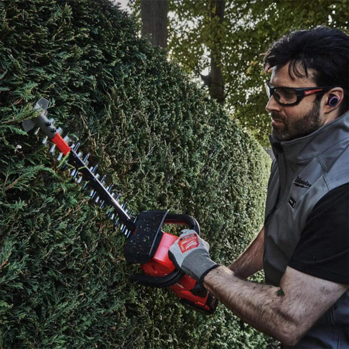 Milwaukee M18FHET45-0 18V FUEL Brushless 45cm Hedge Trimmer with 1 x 5.0Ah Battery & Charger