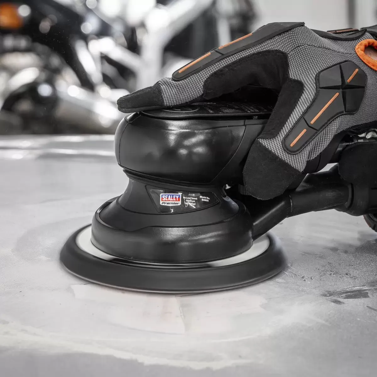 Sealey SA803 Air Palm Orbital Sander 150mm Dust-Free. Durable. and Noise-Reducing Sander for Precision Sanding